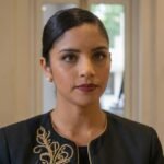 La Invitada Que Todos Ridiculizaron En La Gala… Hasta Que Una Sola Firma Cambió El Destino De Los Más Poderosos